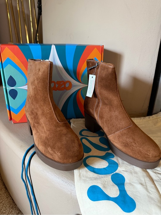 Lazo Shoes - NWT, box and dust bag Lazo Brown Suede Platform Ankle Boots - Women